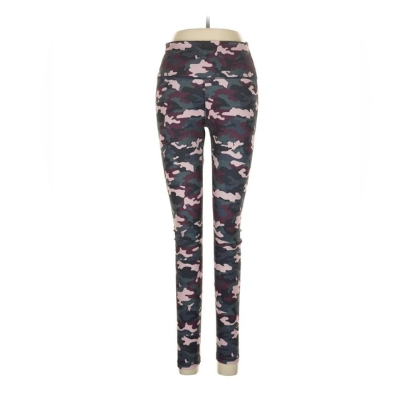 Fabletics Pants - Women's Fabletics Powerhold Camo High-Waisted Leggings with Pockets Size Medium